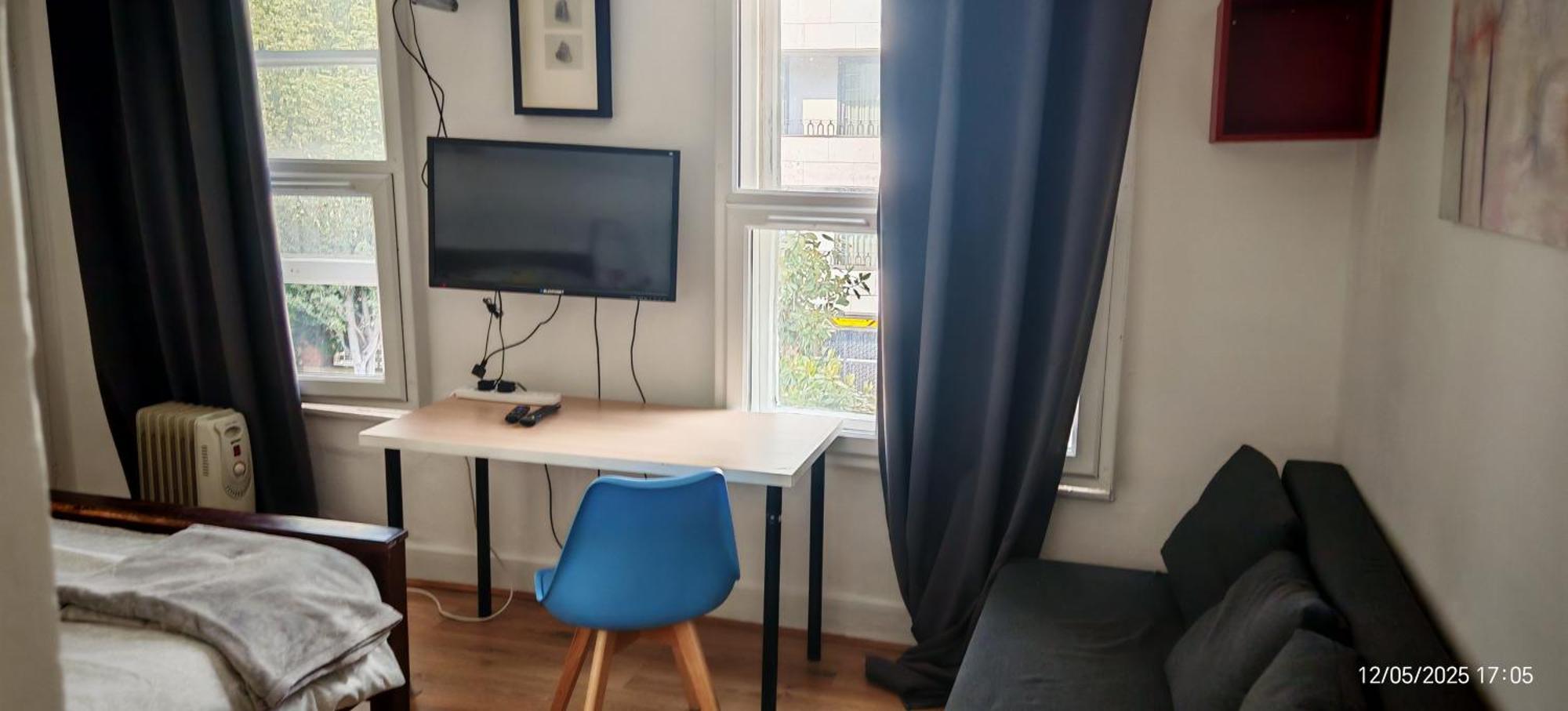 Large Flat In Bayswater * London