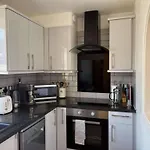 Large Studio Flat In Bayswater